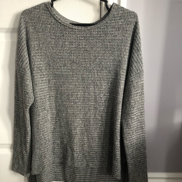 Long sleeve top.